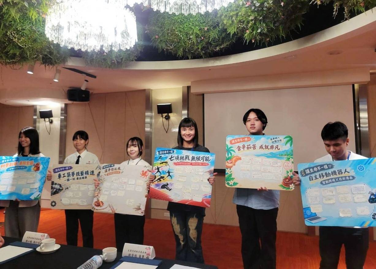 學生分享與指導老師回饋照片